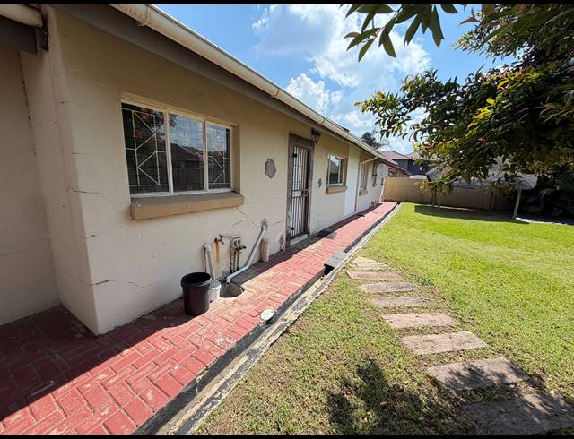 4 BEDROOM HOUSE FOR SALE IN SONNEVELD